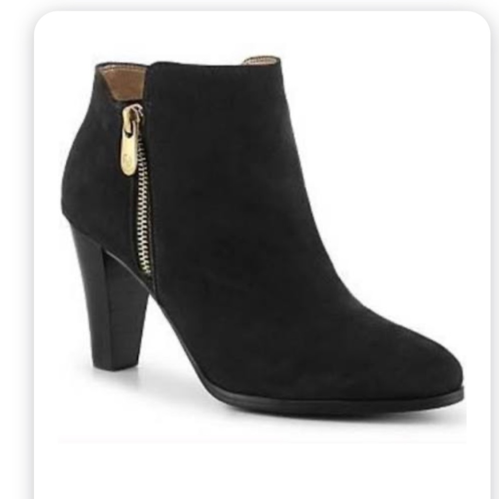 Adrienne Vittadini black booties